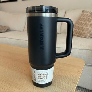 Stanley Flip Straw Quencher Protour Tumbler 30oz
